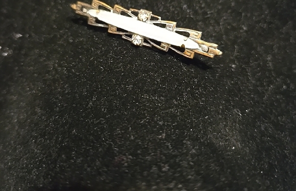 Elegant Gold and Silver Brooch - Picture 2 of 2
